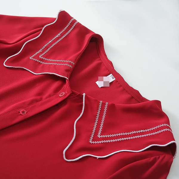 Moderns sieviešu krekls ar apaļu kakla izgriezumu