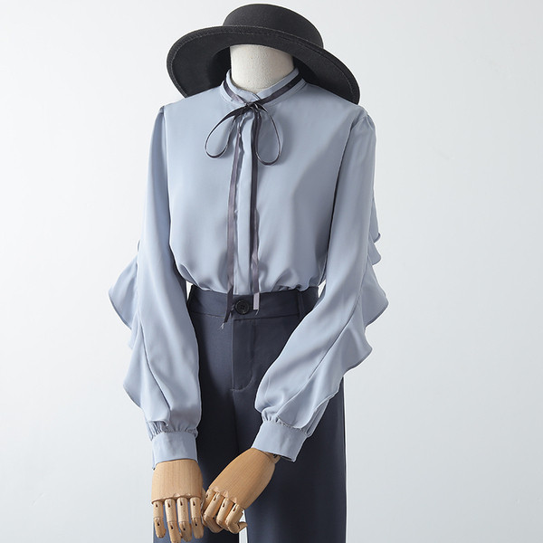 Moodne madala krae ja paeltega naiste särk