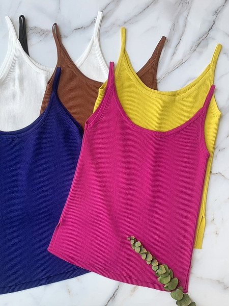 Naiste vabaaja õhukeste rihmadega topp – puhas mudel