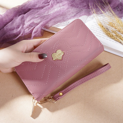Γυναικείο πορτοφόλι με φερμουάρ και μεταλλική καρδιά