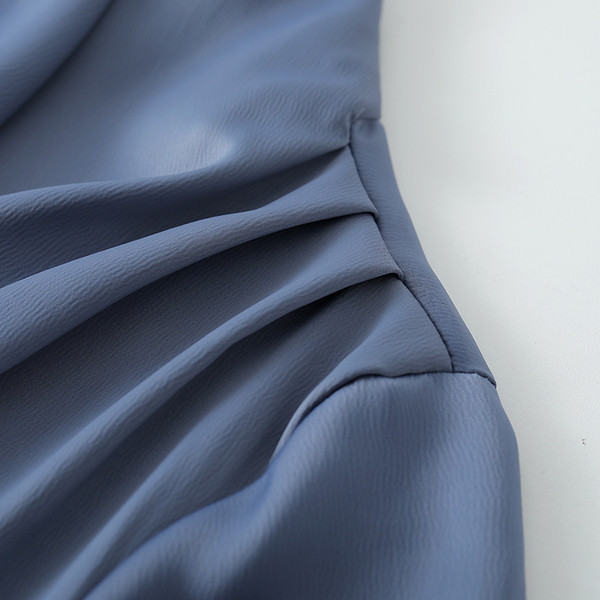 Moodne sügava spitsikaelusega naiste särk