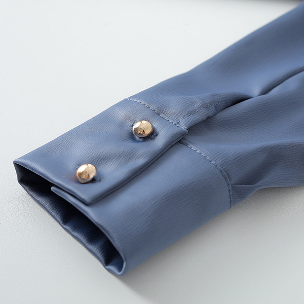 Moodne sügava spitsikaelusega naiste särk