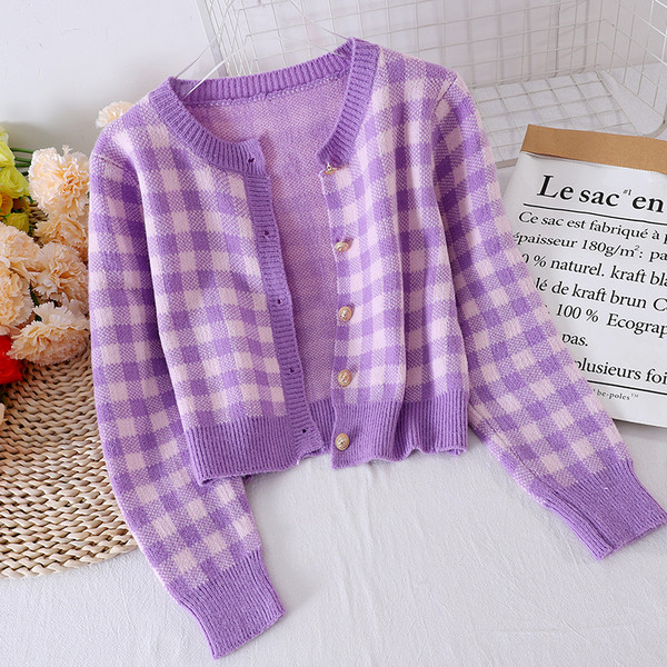 Kockás kötött női öltöny két részből áll