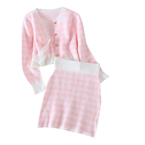 Kockás kötött női öltöny két részből áll