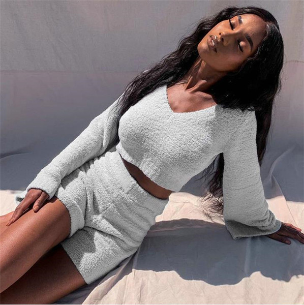 UUS mudeli naiste komplekt kahest osast sh pluus + lühikesed püksid