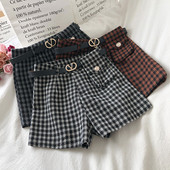 Kockás női nadrág övvel