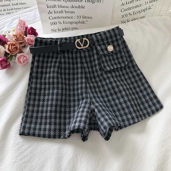 Kockás női nadrág övvel