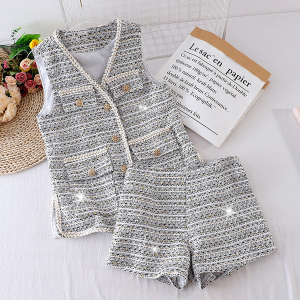 Καθημερινό γυναικείο σετ με γιλέκο και σορτς