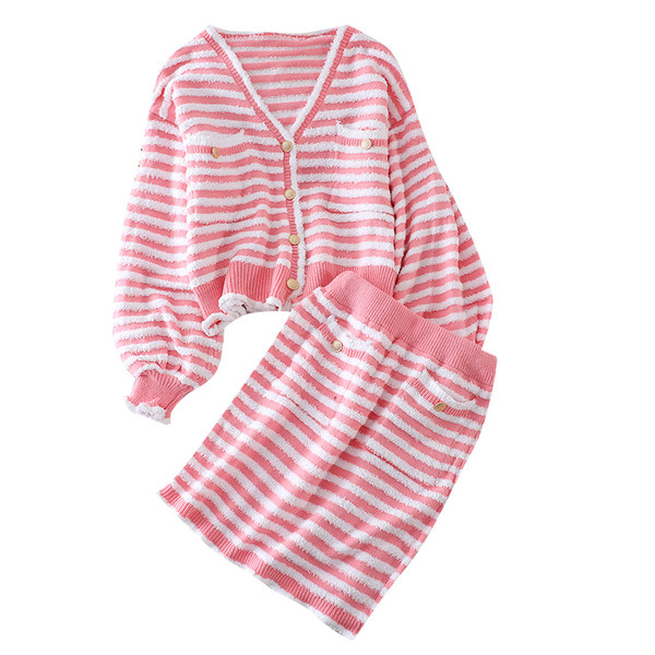 Triibuline kootud naiste komplekt kahest osast