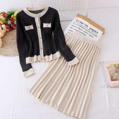 Vékony kötés női szett - közepes hosszúságú kardigán és szoknya