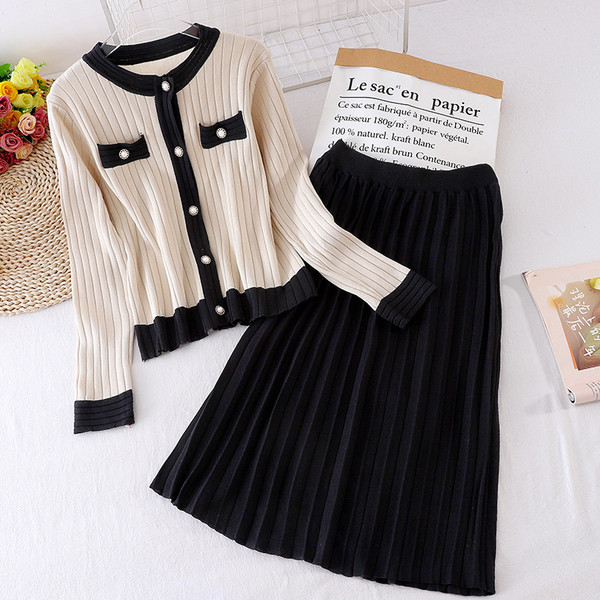 Vékony kötés női szett - közepes hosszúságú kardigán és szoknya