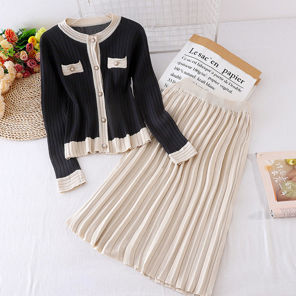 Vékony kötés női szett - közepes hosszúságú kardigán és szoknya