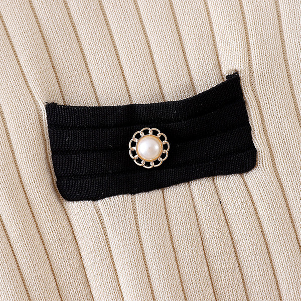 Vékony kötés női szett - közepes hosszúságú kardigán és szoknya