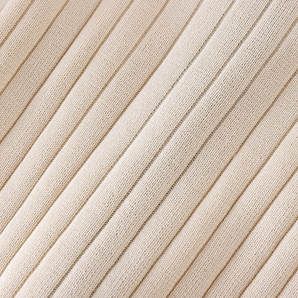 Vékony kötés női szett - közepes hosszúságú kardigán és szoknya