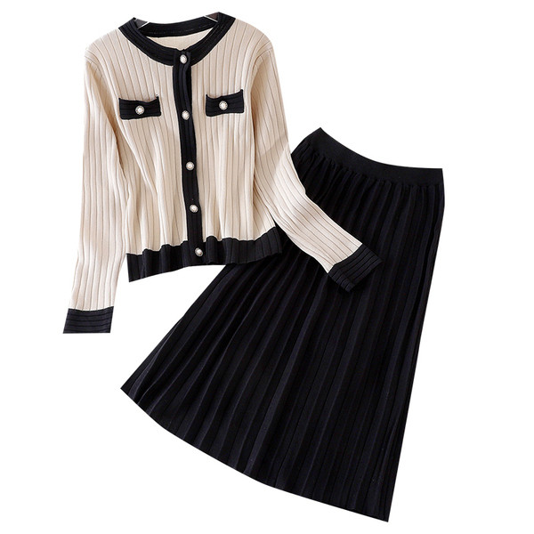 Vékony kötés női szett - közepes hosszúságú kardigán és szoknya