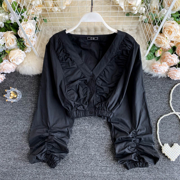 Alkalmi női rövid ing spitz nyakkivágással és hosszú ujjakkal