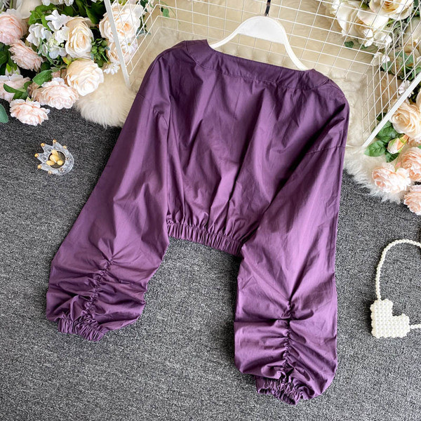 Alkalmi női rövid ing spitz nyakkivágással és hosszú ujjakkal