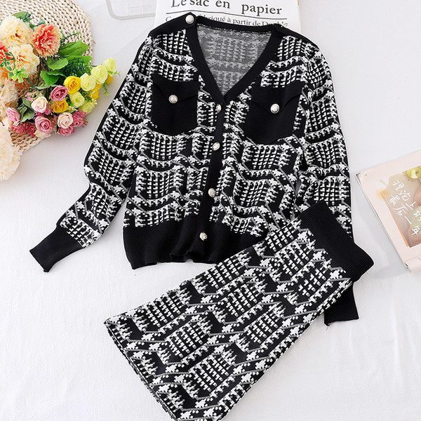 Női szett mellényt és szoknyát tartalmaz