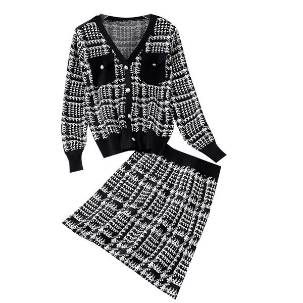 Női szett mellényt és szoknyát tartalmaz