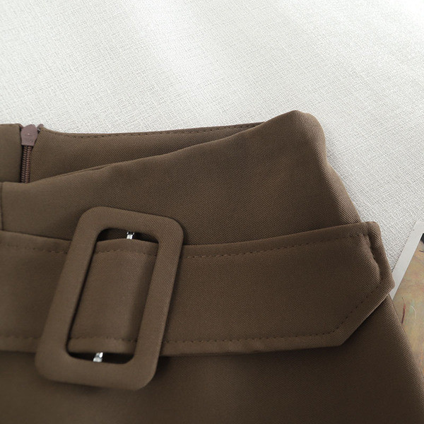 Moodsad naiste püksid vööga