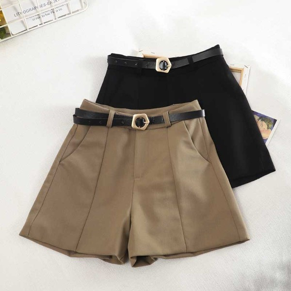 Naiste lühikesed püksid lai vööga mudel