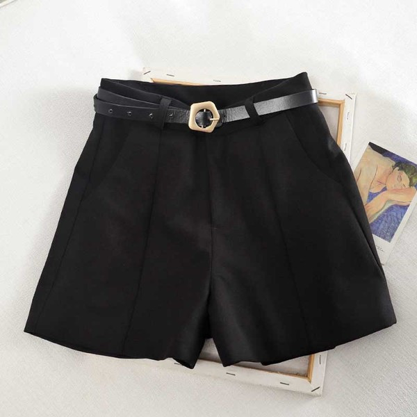 Naiste lühikesed püksid lai vööga mudel