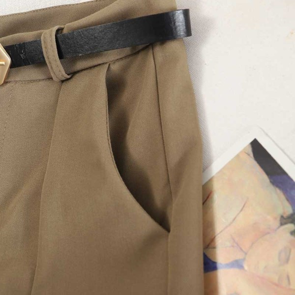 Naiste lühikesed püksid lai vööga mudel