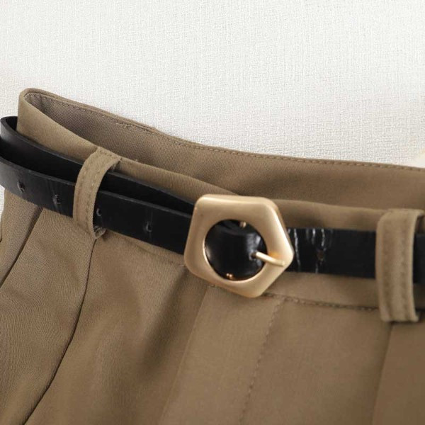 Naiste lühikesed püksid lai vööga mudel