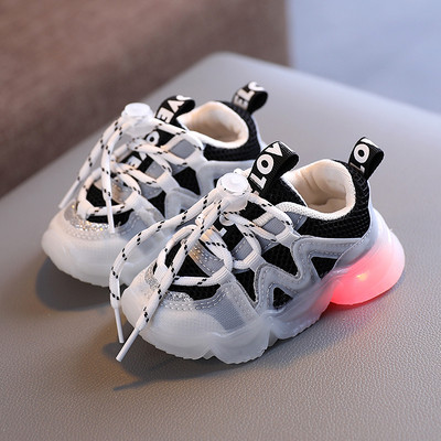 Sport gyerekcipő lányoknak fűzővel és világító talppal