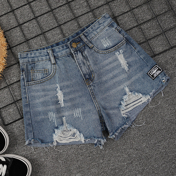 Kõrge vöökoha ja rebenenud motiividega vabaaja naiste lühikesed püksid