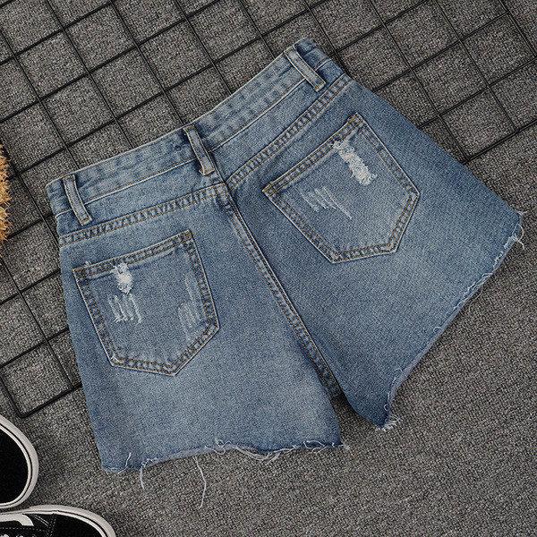 Kõrge vöökoha ja rebenenud motiividega vabaaja naiste lühikesed püksid