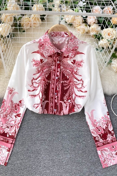 Klassikalise krae ja värvilise mustriga vabaaja naiste särk