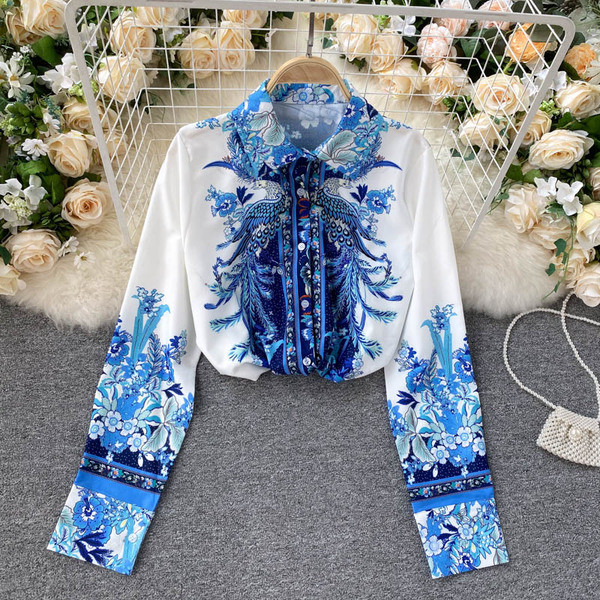 Klassikalise krae ja värvilise mustriga vabaaja naiste särk