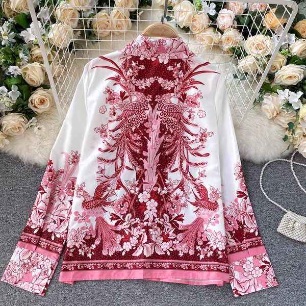 Klassikalise krae ja värvilise mustriga vabaaja naiste särk