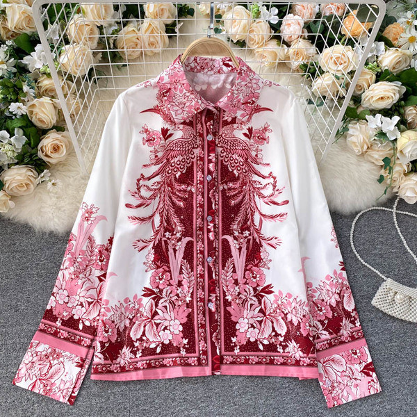 Klassikalise krae ja värvilise mustriga vabaaja naiste särk