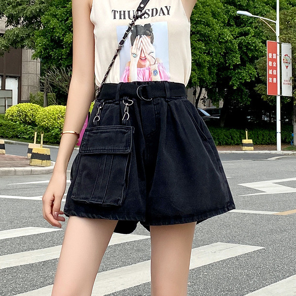 Pantaloni scurti largi de dama model NOU cu talie inalta si buzunare