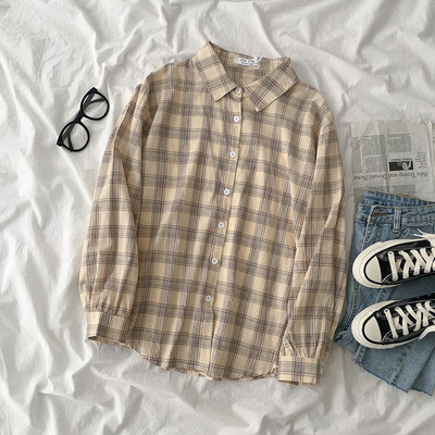 Kockás női ing gombokkal és hosszú ujjú