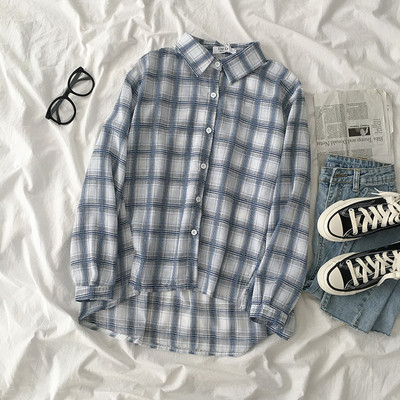 Kockás női ing gombokkal és hosszú ujjú