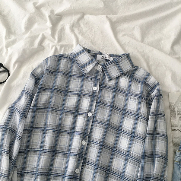 Kockás női ing gombokkal és hosszú ujjú