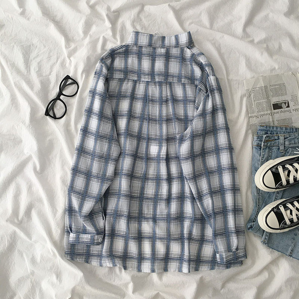 Kockás női ing gombokkal és hosszú ujjú