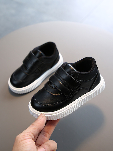 Vaikiški sportbačiai mergaitėms iš eko odos plokščiu padu ir lipdukais