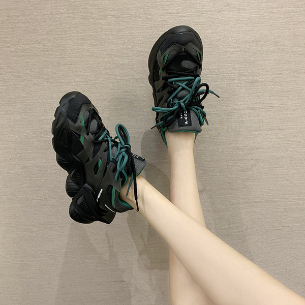 Casual αθλητικά παπούτσια με τραχιά σόλα και κορδόνια