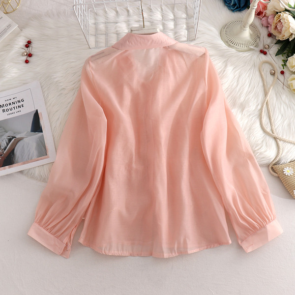 Modern női ing hosszú ujjal és klasszikus gallérral