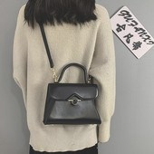 Eko bőrből készült alkalmi női táska hosszú és rövid füllel, fekete színben