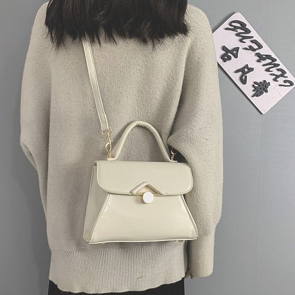 Eko bőrből készült alkalmi női táska hosszú és rövid füllel, fekete színben