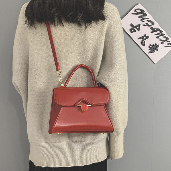 Eko bőrből készült alkalmi női táska hosszú és rövid füllel, fekete színben