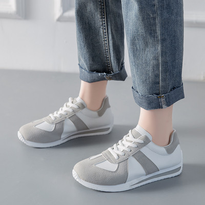 Légáteresztő anyagból készült sport és alkalmi női tornacipő