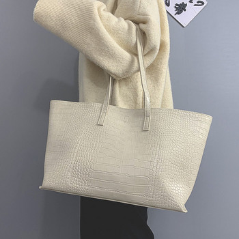 Ежедневна дамска чанта от еко кожа с къса дръжка - изчистен модел