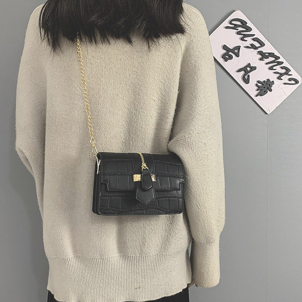 Stiilne pika metallist sangaga ökonahast naistekott