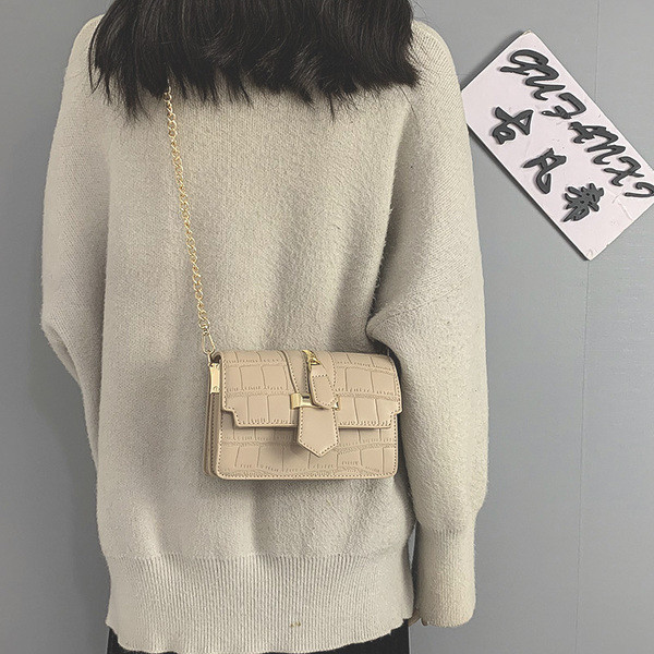 Stiilne pika metallist sangaga ökonahast naistekott